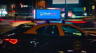 Doohdrive lanza la primera red de pantallas digitales en taxis de Buenos Aires y apuesta a transformar la publicidad exterior