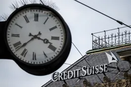 Cómo colapsaron cuatro bancos y un quinto se tambalea en 11 días