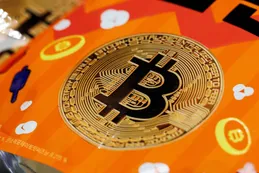 Bitcoin cae bajo los US$ 65.000 ante incertidumbre arancelaria