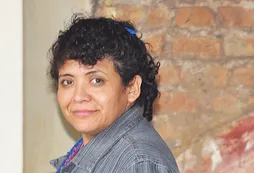 Buscan a una enfermera que está prófuga por un asesinato satánico