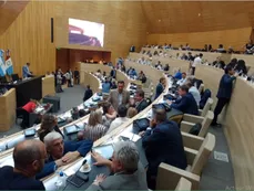 La paridad entró en escena en medio de un debate muy caliente por el Tribunal de Cuentas