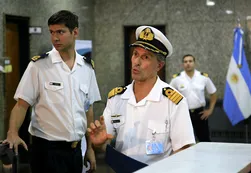 Para la Armada, las llamadas del submarino "no eran de emergencia"