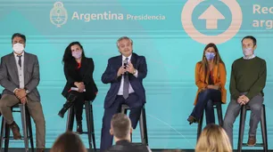 Junto a Tinelli, Suar y Echarri, Alberto Fernández anunció el primer acuerdo con la industria de contenidos