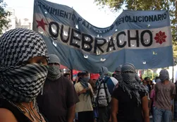 Quebracho realiza un escrache frente a un supermercado Coto