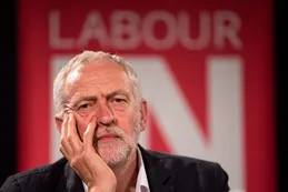Arde el Parlamento británico tras un supuesto insulto de un opositor a Theresa May