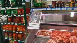 Santiago del Estero: entró a una carnicería y a punta de pistola se llevó 2 kilos de chorizo y 5 de asado