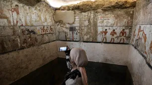 Qué contiene la tumba de 4.400 años de antigüedad hallada en Egipto
