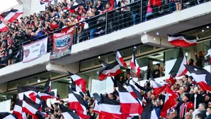 Mataron de una puñalada a un hincha de Chacarita durante el partido con Deportivo Maipú