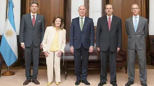 Enigmas sobre algunas decisiones inexplicables