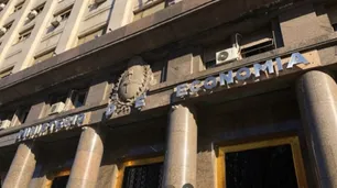 La recaudación subió impulsada por el IVA: cómo afectará el "compre sin IVA" de Massa