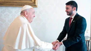 Después de las tensiones, el Papa recibió al secretario de Culto de Milei