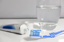 La ANMAT reiteró la prohibición de una reconocida crema dental: cuál es y por qué puede ser peligrosa