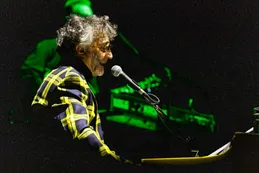 “Las dopaminas nos quitaron la paciencia”: el concierto desafiante con el que Fito Páez transformó el Movistar Arena