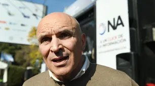 Allanaron la casa de Espert: habría arrojado su celular por la medianera antes del procedimiento