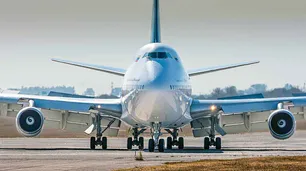 Autorizan a salir del país a 12 tripulantes del avión venezolano-iraní, pero otros 7 siguen retenidos