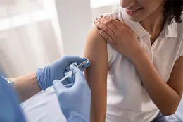 ¿Quiénes deben vacunarse contra la gripe?