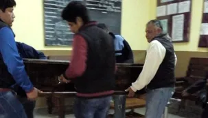 Video | Familiares de un detenido hicieron un velorio en la comisaría