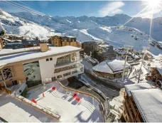 Nicolas Dujovne cambió Punta del Este por los Alpes franceses