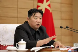 Kim Jong-un considera que la situación militar se volvió "extrema" y pidió "acelerar los preparativos" para la guerra