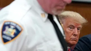 Trump quedó en libertad, pero será juzgado en 2024 y enfrentaría más de 100 años de prisión