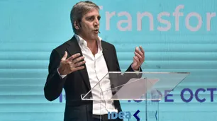 Con optimismo por los resultados del plan "emisión cero", Caputo asiste a la cumbre anual del FMI