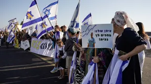 Hamas e Israel concretan el intercambio de rehenes: un alivio momentáneo en Medio Oriente