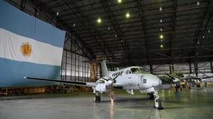 Defensa incorporó el quinto avión B-200 “Hurón” para la Fuerza Aérea Argentina
