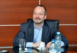 Sabbatella "resiste": “Quieren comprar la complicidad de las corporaciones mediáticas”
