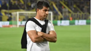 Hugo Ibarra, preocupado, piensa cambios para enfrentar a Platense