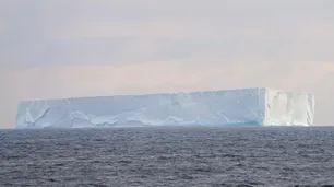 Gigantesco iceberg, a punto de impactar contra las Islas Georgias del Sur