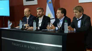 Sturzenegger criticó el bono a 100 años de Caputo y generó malestar