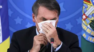 Con 2.200 contagios de coronavirus, Bolsonaro se resiste a imponer una cuarentena