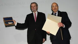 Juan Carlos Maqueda recibió la Pluma de Honor y advirtió que la libertad de prensa está "muy acechada"