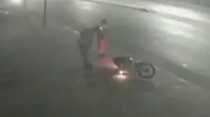 Imágenes impactantes: le quisieron robar el celular, se resistió y lo mataron en José C. Paz