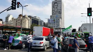 17 de octubre: camiones en la 9 de Julio y Alberto Fernandez en la isla Martín García