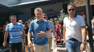Macri en Córdoba: jugó al golf con amigos y miró la carrera de Fórmula 1