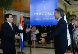 Macri debuta en la Cumbre del Mercosur y apunta contra Maduro
