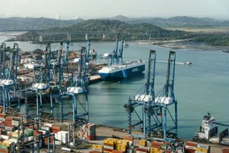 China crítica el acuerdo de venta de puertos en Panamá a BlackRock