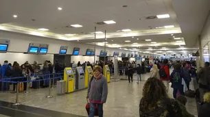 Aeronáuticos protestan en Ezeiza y prometen que "no se verán afectados los vuelos"