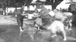 Carnavales de antes: de Sarmiento y el pomo de agua, a las serpentinas y los bailes en estadios