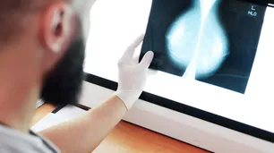 Descubren que existe una relación entre algunos desodorantes y el cáncer de mama