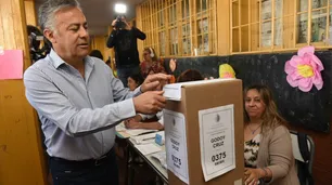 Votó Cornejo y criticó la campaña K: "Hicieron un montaje digno de los bolsos de López"