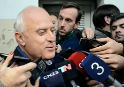 Miguel Lifschitz llegó sobre la hora y aseguró que el apagón no afectó la elección en Santa Fe