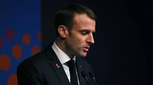 Emmanuel Macron declaró el estado de emergencia económica