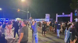 Tensión en Rosario: policías hicieron una protesta por salarios y reprimieron a sus familiares
