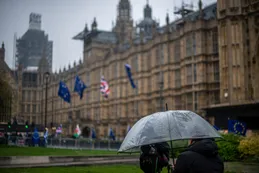 Theresa May nuevamente frente a crisis del brexit, pero bajo presión por liderazgo