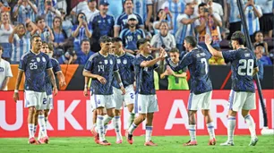 En un ensayo ante casi 100 mil personas, la Selección ganó y mostró algunas ideas
