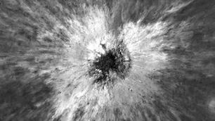 Descubren en la Luna un cráter gigante recién formado