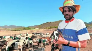 Nicolás del Caño arrasa en las redes con canciones virales y memes
