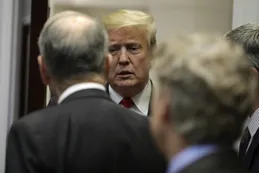 Tras reemplazar al Fiscal General, Trump ataca ahora a Mueller